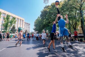 В Краснодаре на спортплощадках будут работать профессиональные инструкторы