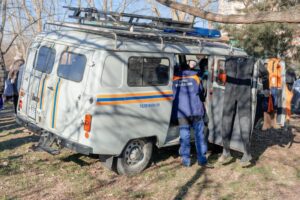 В Апшеронском районе мужчина с ребенком упали с обрыва в реку