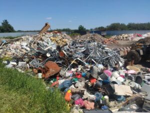 Полиция Краснодара изымает машины у «черных мусорщиков»