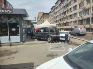 В Краснодаре мигрант из-за парковочного места протаранил иномарку, в которой находился ребенок