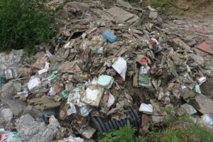 Мусорщики устроили незаконную свалку в Сочинском нацпарке