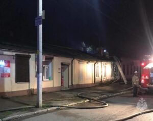 Трех человек спасли из горящего дома в Лабинском районе