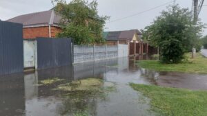 В Армавире последствия подтоплений ликвидируют 80 человек