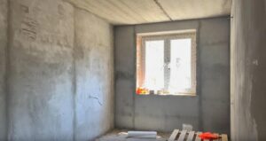 В пострадавшей при падении истребителя многоэтажке в Ейске приступили к отделке
