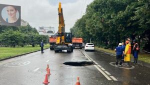 Общественный транспорт Краснодара вновь изменил маршруты из-за ямы в асфальте