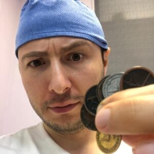 Врач горбольницы Новороссийска собрал коллекцию монет, проглоченных детьми