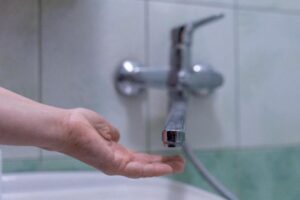 Микрорайон в Туапсе остался без холодной воды из-за подтопления насосной станции