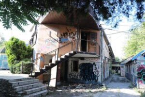 В Краснодаре благоустроят территорию за цветочными часами