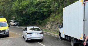 В ДТП на мокрой дороге в Сочи пострадали трое детей