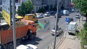 На перекрестке в Краснодаре провалился асфальт