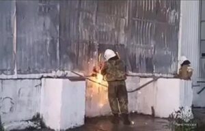 Огонь уничтожил крупный склад винзавода под Темрюком