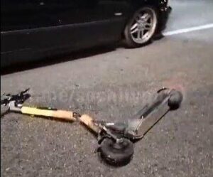 В ночном ДТП в Сочи погибла самокатчица