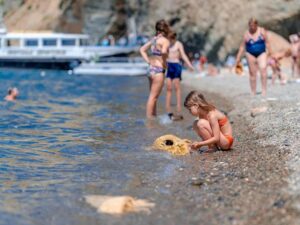 Роспотребнадзор взял более 4,5 тысяч проб морской воды на Кубани