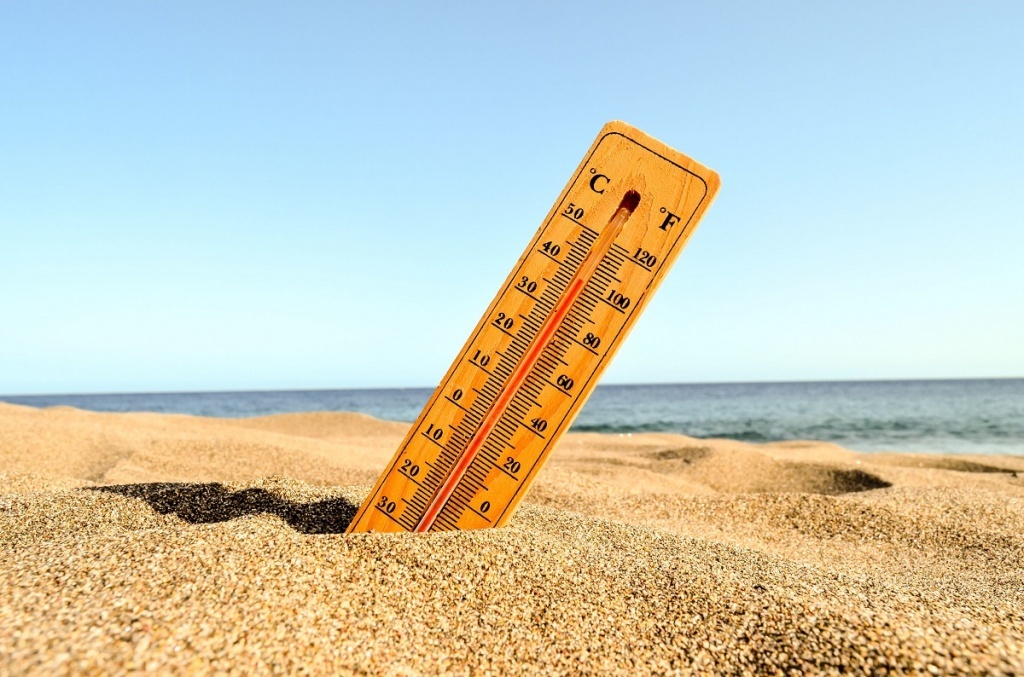 closeup-shot-thermometer-beach-sand.jpg closeup-shot-thermometer-beach-sand.jpg