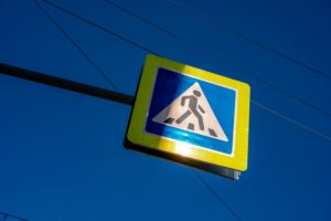 В Тамани перед «зеброй» нанесли предупреждающую разметку
