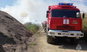 В Кропоткине семь часов тушили шелуху от семечек