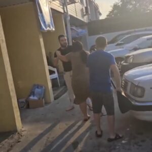 В Туапсе супруги избили мужчину веслом и метлой
