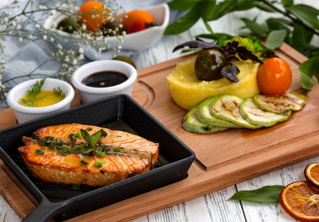 roasted-salmon-steak-cast-iron-pan-served-with-mashed-potato.jpg