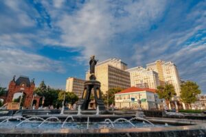 Улица Красная в Краснодаре вошла в рейтинг самых дорогих торговых коридоров РФ