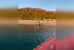 В Сочи лодку с рыбаками унесло на 2 км от берега