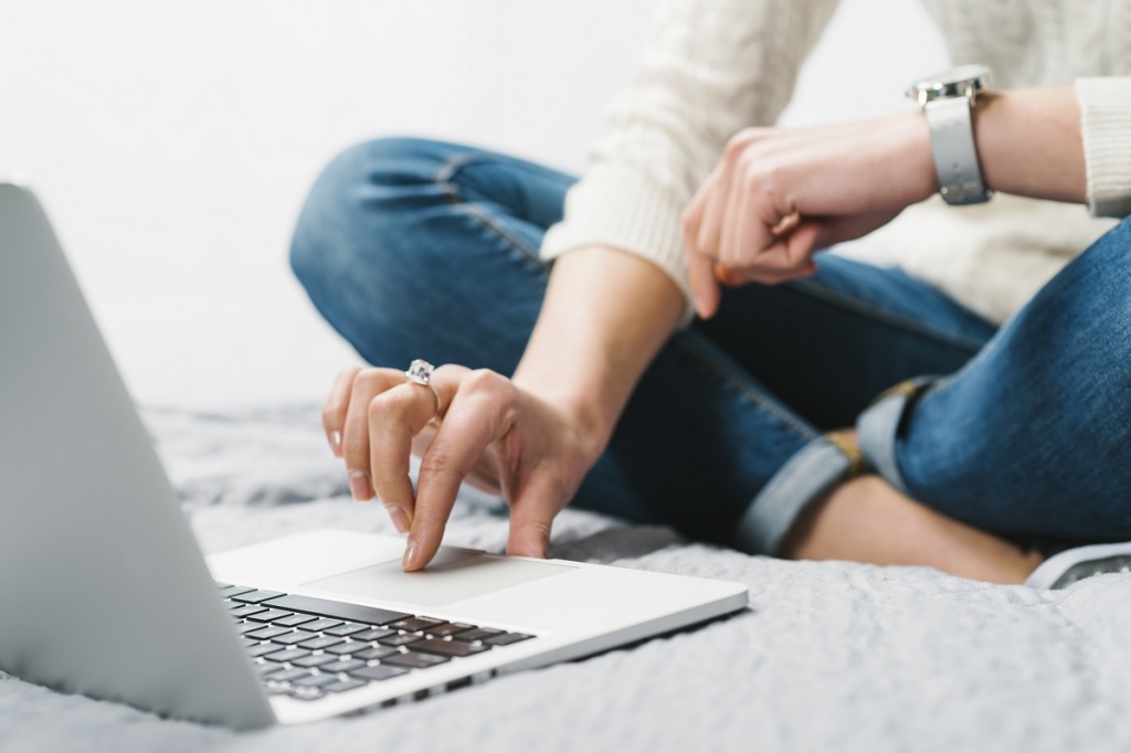 crop-woman-using-laptop-bed.jpg