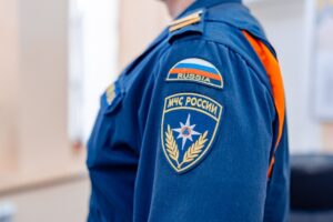 Спасатели Сочи помогли освободить ногу малыша из перекладин лавки