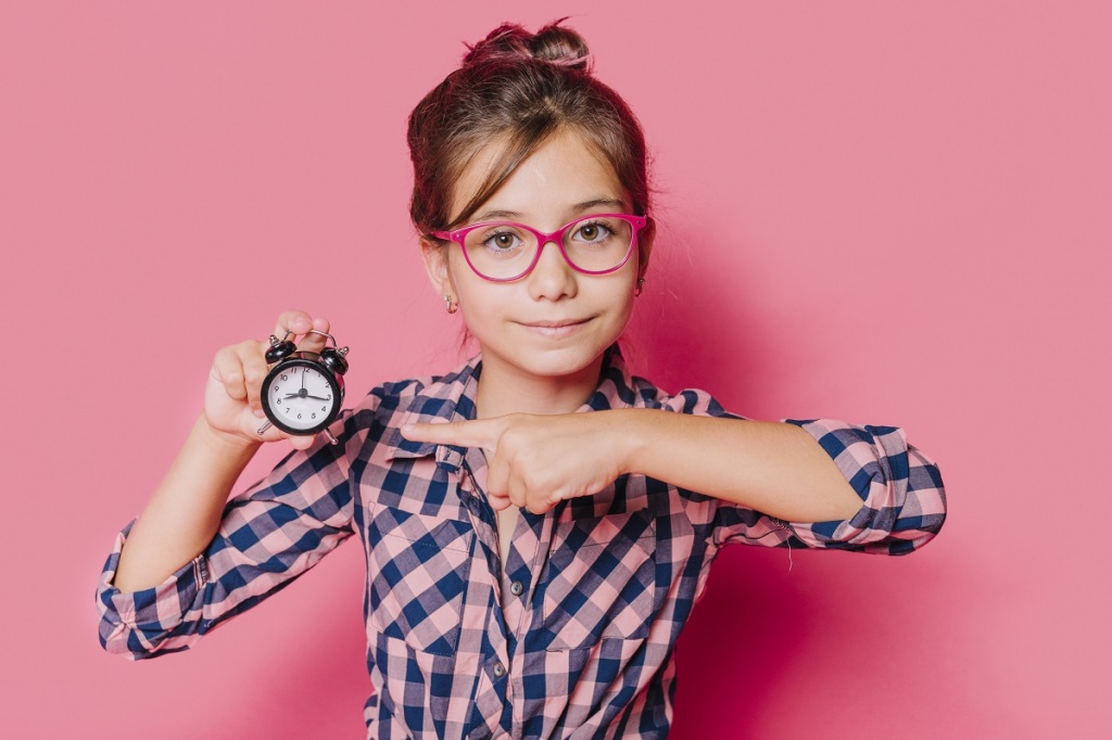 girl-pointing-clock.jpg girl-pointing-clock.jpg