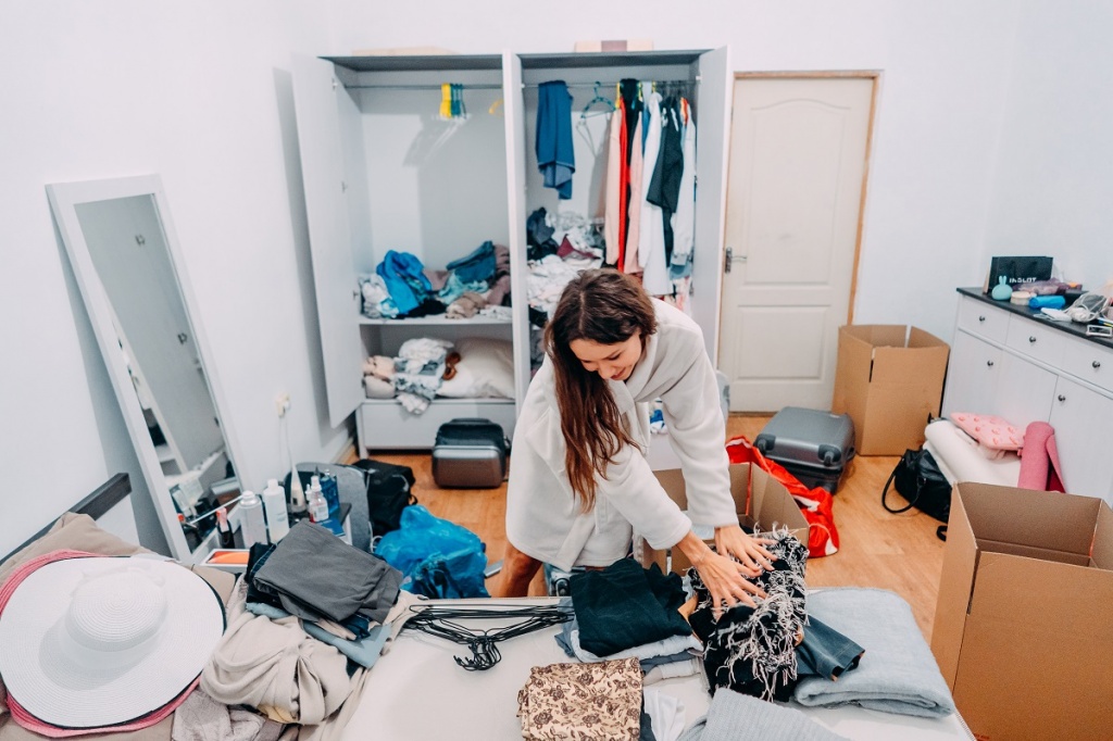 nice-looking-lady-inside-modern-apartment-room-prepare-trip.jpg nice-looking-lady-inside-modern-apartment-room-prepare-trip.jpg