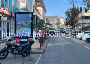 В Сочи мотоциклист сбил школьницу