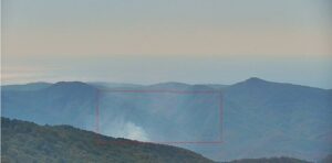 Под Геленджиком лесной пожар тушат вертолет Ми-8 и больше ста человек