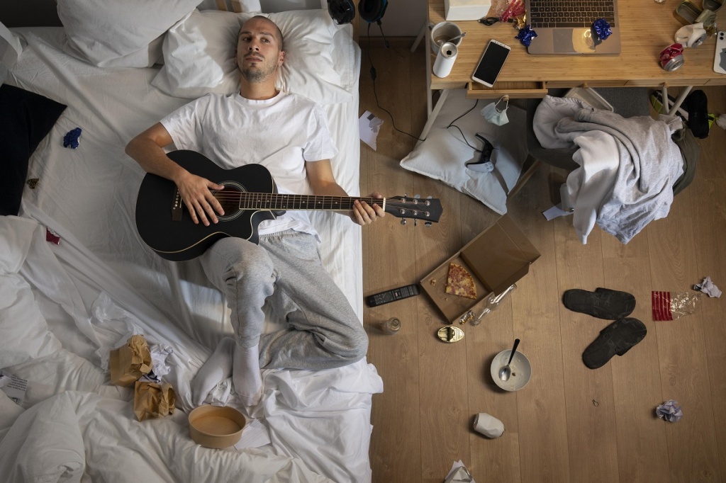 young-man-isolation-home.jpg young-man-isolation-home.jpg