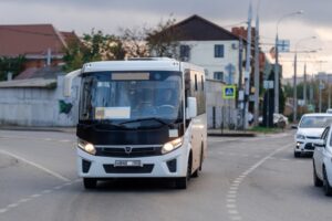 Под Краснодаром женщина выпала из маршрутки