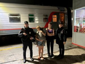 Страшный сон матери: туристка из Адлера села в чужой поезд, а ее дети уехали в другом