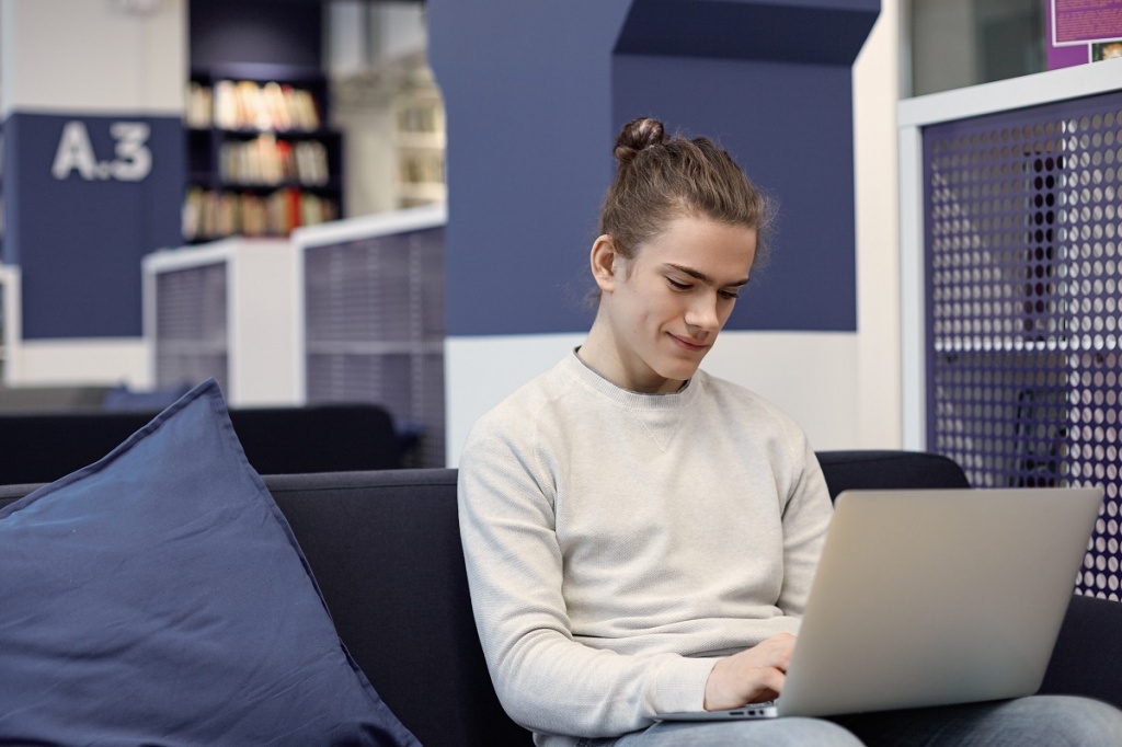 portrait-attractive-student-with-cute-smile-relaxing-home-with-generic-laptop-computer-messaging-online.jpg portrait-attractive-student-with-cute-smile-relaxing-home-with-generic-laptop-computer-messaging-online.jpg