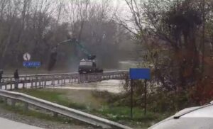 В Северском районе река затопила мост, движение перекрыто