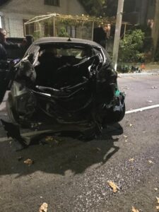 Водитель «BMW», убегая от погони, снес «Приору» и опору в Анапе