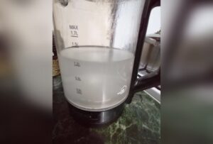Жители Апшеронска пожаловались на мутную воду из крана