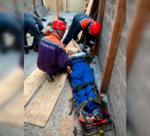 В Сочи мужчина получил травмы, упав с высоты в недостроенном гаражном кооперативе
