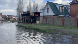 Режим ЧС ввели в Ейском районе из-за сильного шторма