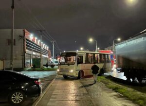 Автоинспекторы оштрафовали маршрутчика, рассекавшего по тротуару в Краснодаре