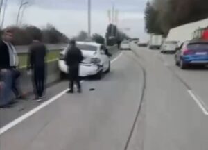 Неудачный маневр стал причиной массового ДТП в Сочи