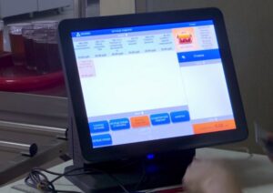 Пилотный проект по безналичной оплате в буфете ввели в школе под Новороссийском