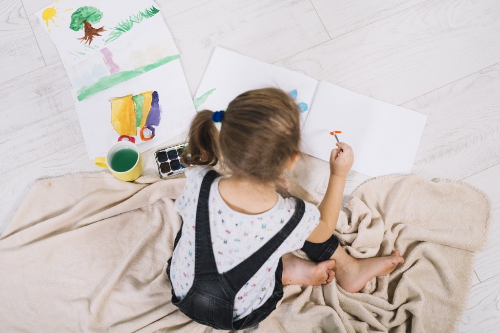 cute-girl-painting-with-aquarelle-floor.jpg