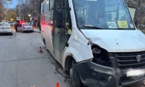 Пьяный водитель грузовика протаранил маршрутку в Анапе