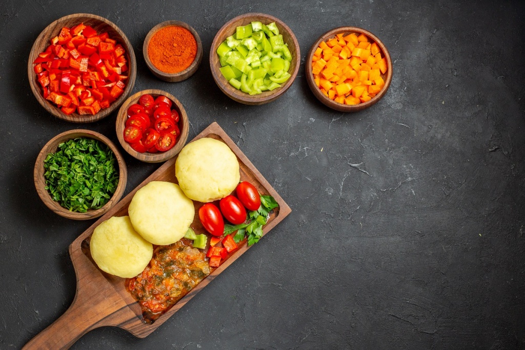 Картофель со свежими овощами