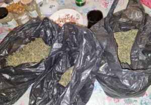 Житель Сочи хранил в трехлитровых банках 2 кг марихуаны