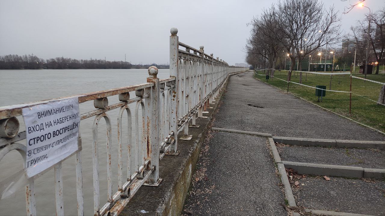 В Краснодаре вновь перенесли берегоукрепление реки Кубань