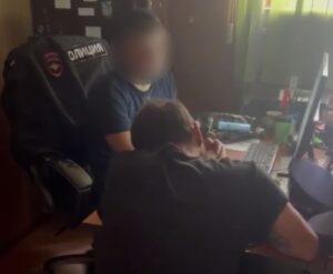 Неизвестный пырнул ножом пенсионерку на улице в Сочи