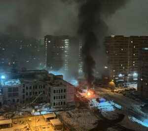 На территории строящейся школы в Краснодаре ночью возник пожар