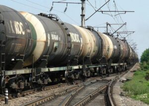 Разлив нефти произошел вблизи железнодорожной станции в Славянском районе